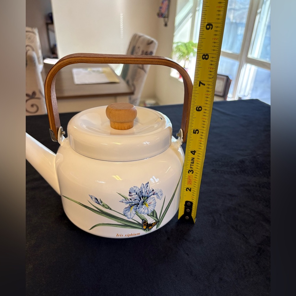 Vintage White And Blue Floral Metal Enamel Tea Kettle 2Qt - Picture 9 of 10